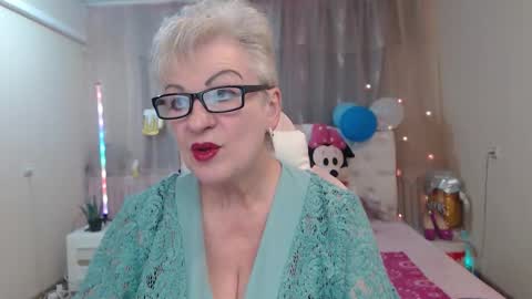 Snapshot of kaylesmoll chatting on October 2, 6:46 pm kaylesmoll online show from October 2, 6:46 pm