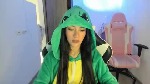 kaylie online show from October 27, 10:55 am