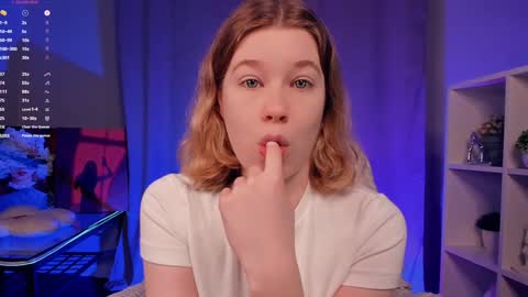 Snapshot of kaylisse chatting on October 23, 10:43 am Hi Im Arina 3 online show from October 23, 10:43 am