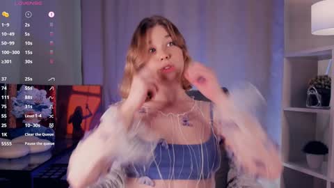 Snapshot of kaylisse chatting on October 8, 8:18 am Hi Im Arina 3 online show from October 8, 8:18 am