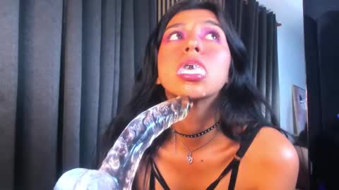 Snapshot of keila_fg chatting on October 23, 9:54 pm keila online show from October 23, 9:54 pm