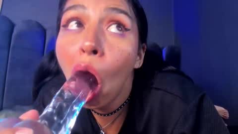 Snapshot of keila_fg chatting on October 24, 9:55 pm keila online show from October 24, 9:55 pm