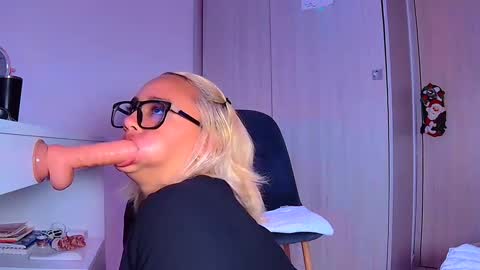 keirabbw online show from December 17, 4:56 am
