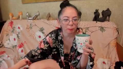 Snapshot of keira_neill chatting on October 1, 5:34 am Kenya online show from October 1, 5:34 am