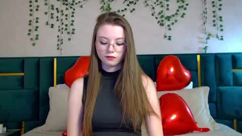Keira online show from February 15, 1:05 pm