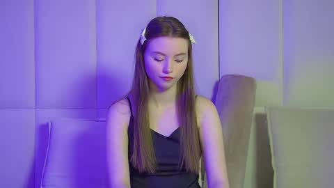 Snapshot of keiraace chatting on October 19, 6:04 am Keira online show from October 19, 6:04 am