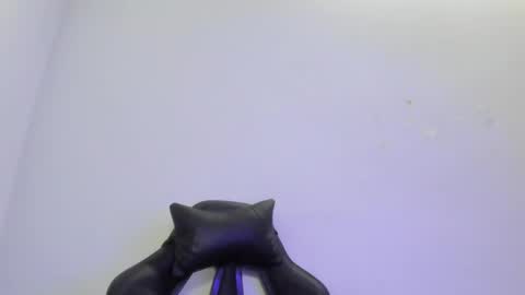 keiry_gonzalez11_aws online show from October 11, 2:16 am