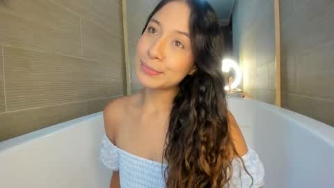 keiry_gonzalez23_aws online show from October 29, 2:49 am