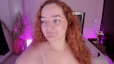 Snapshot of keitlynsoto chatting on September 29, 1:38 pm Sofia online show from September 29, 1:38 pm