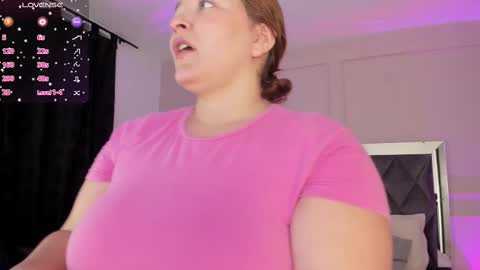 Snapshot of keitlynsoto chatting on March 4, 10:46 am Sofia online show from March 4, 10:46 am