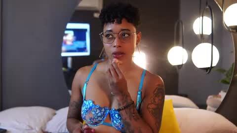 kelly__thomson online show from June 2, 12:50 pm