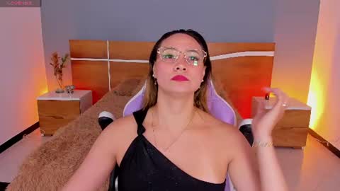 kelly_cute9 online show from June 29, 5:25 am