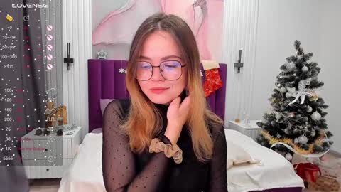 Snapshot of kelly_cuutie chatting on December 8, 1:24 am Kelly online show from December 8, 1:24 am