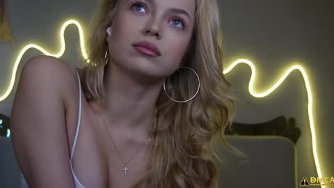 kelly_peachpiee online show from October 10, 5:45 am