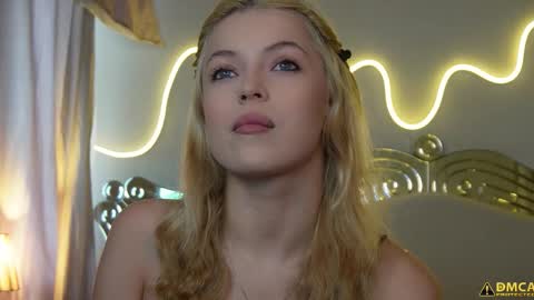 kelly_peachpiee online show from October 27, 5:25 am