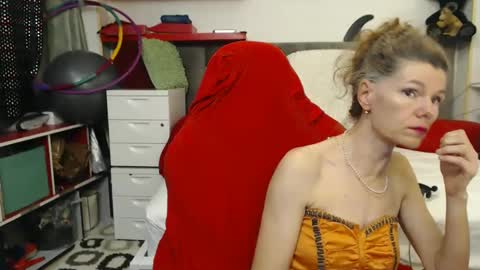 kelly online show from February 6, 10:10 pm
