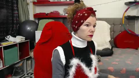 kelly online show from December 25, 3:28 pm