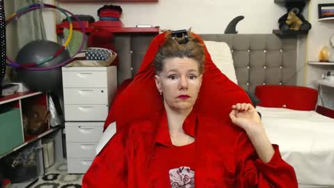 kelly online show from February 12, 6:51 pm