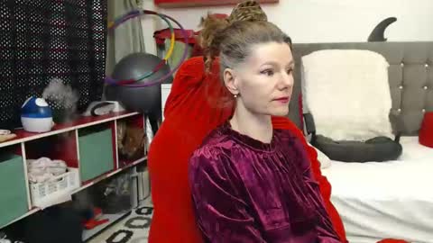kelly online show from February 9, 6:16 pm