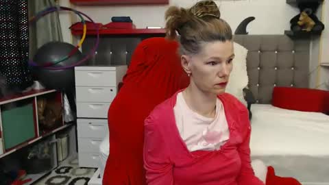 kelly online show from February 8, 6:55 pm