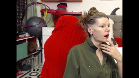 kelly online show from February 10, 6:13 pm