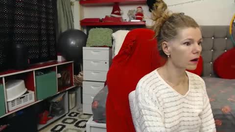 kelly online show from December 18, 8:57 pm