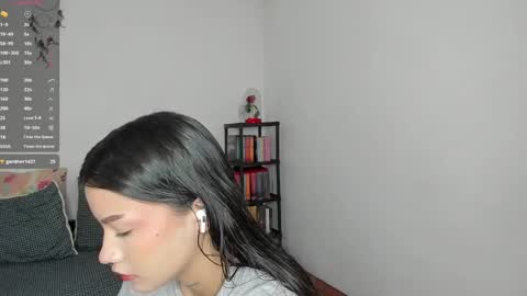 Snapshot of kendalgrey01 chatting on December 20, 3:10 pm Kendal online show from December 20, 3:10 pm