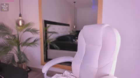 Snapshot of kendall__blake chatting on October 25, 12:02 pm    online show from October 25, 12:02 pm