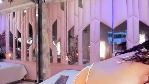 kendall online show from April 12, 7:55 am