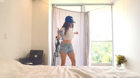 kendall online show from March 15, 6:54 pm