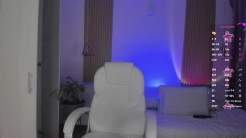 Kendall  online show from October 6, 7:51 pm