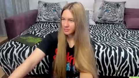 Snapshot of kendra_xx_ chatting on September 22, 1:26 am Kendra online show from September 22, 1:26 am