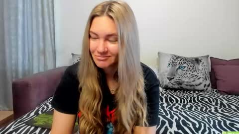 Snapshot of kendra_xx_ chatting on September 16, 1:02 am Kendra online show from September 16, 1:02 am