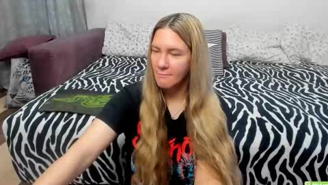 Snapshot of kendra_xx_ chatting on September 12, 2:23 am Kendra online show from September 12, 2:23 am