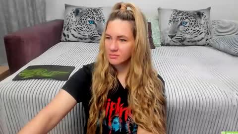 Kendra online show from October 7, 1:32 am