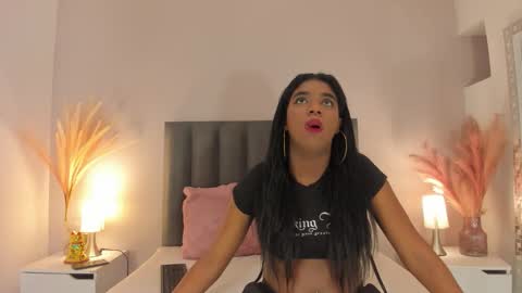 kendrachavez_ online show from November 16, 9:37 pm