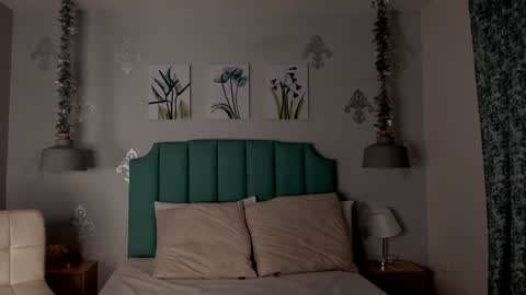 kentha_mitchells online show from January 12, 11:07 am