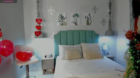 kentha_mitchells online show from February 14, 10:38 am