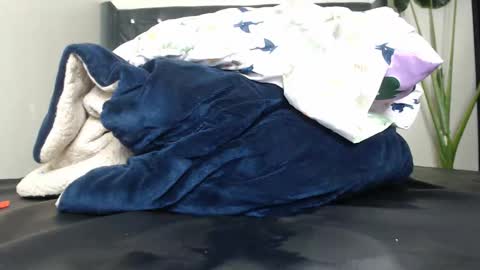 kenyan_pussy online show from September 12, 9:18 am