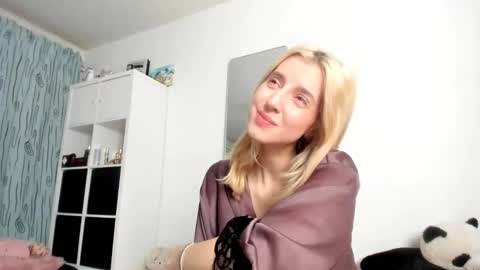 Kenzie online show from December 18, 4:28 am