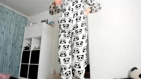 Snapshot of kenziedawton chatting on October 13, 6:38 am Kenzie online show from October 13, 6:38 am