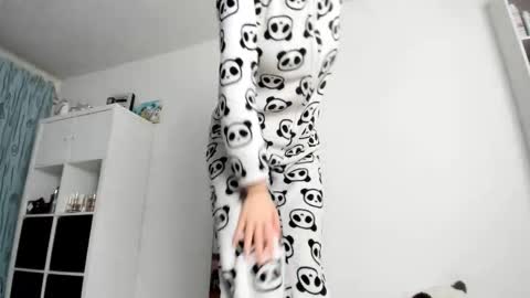 Snapshot of kenziedawton chatting on October 24, 3:46 am Kenzie online show from October 24, 3:46 am