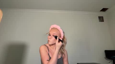 kenziesmithh online show from October 10, 6:35 pm