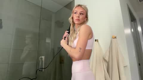 kenziesmithh online show from February 22, 7:37 pm