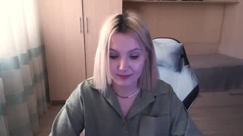 Evelyn online show from July 8, 2:30 pm