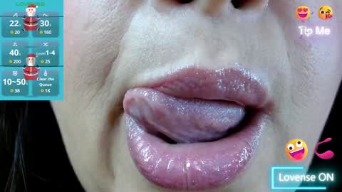 Snapshot of kerly_doll chatting on December 12, 6:10 pm K E R L Y online show from December 12, 6:10 pm