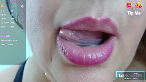 Snapshot of kerly_doll chatting on March 11, 3:23 pm K E R L Y online show from March 11, 3:23 pm