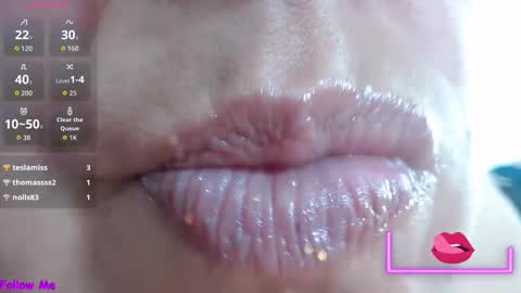 Snapshot of kerly_doll chatting on October 17, 3:15 pm K E R L Y online show from October 17, 3:15 pm