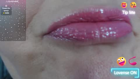 Snapshot of kerly_doll chatting on January 16, 6:59 pm K E R L Y online show from January 16, 6:59 pm