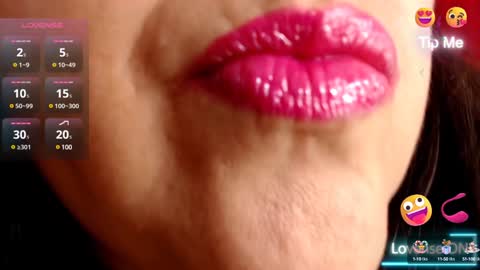 Snapshot of kerly_doll chatting on February 4, 1:27 pm K E R L Y online show from February 4, 1:27 pm